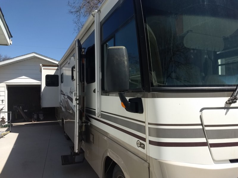 2004 Winnebago Adventurer 33V, Class A Gas RV For Sale By Owner in
