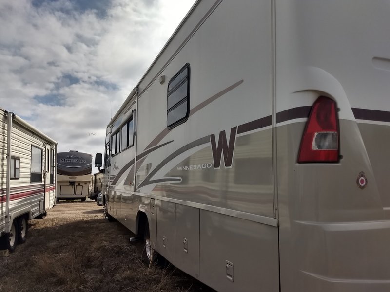 2004 Winnebago Adventurer 33V, Class A Gas RV For Sale By Owner in