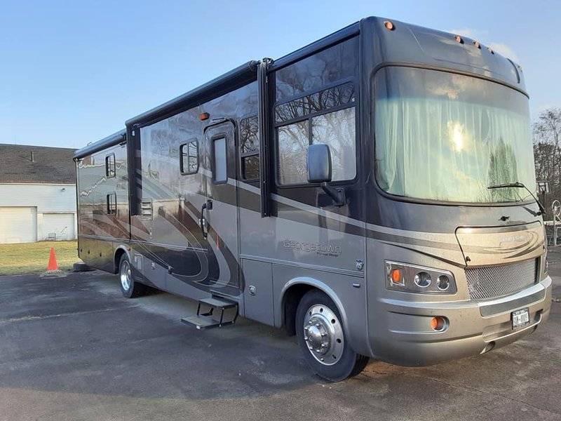 2011 Forest River 350, Class A Gas RV For Sale By Owner in