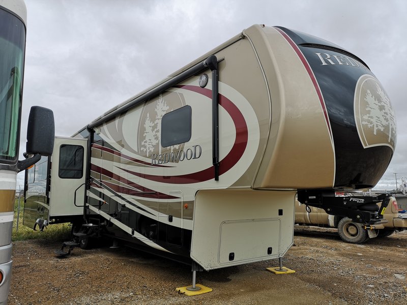 2014 Redwood RV 38RL, 5th Wheels RV For Sale By Owner in Meadow lake