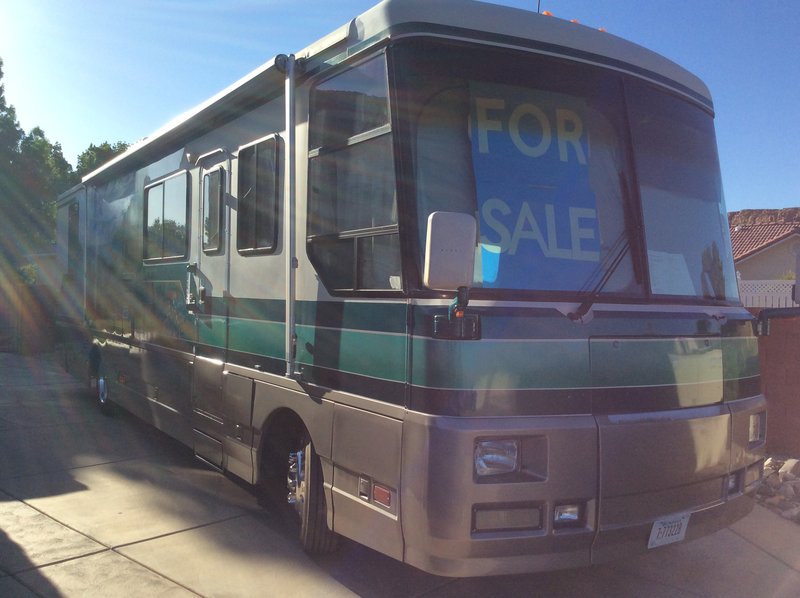 1995 Winnebago Luxor WKQ37WQ, Class A Diesel RV For Sale By Owner in
