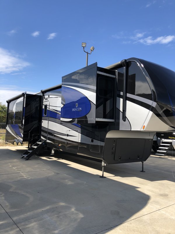 2019 Vanleigh RV Beacon 39RLB, 5th Wheels RV For Sale By Owner in