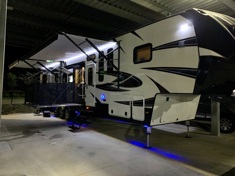 2017 Dutchmen Voltage EPIC 4150, Toy Haulers RV For Sale