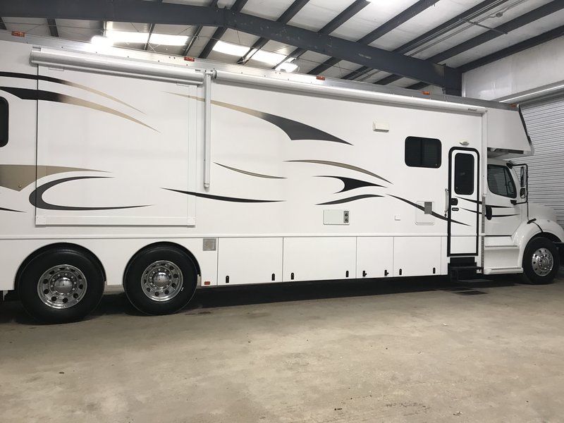 2015 Renegade Garage CLASSIC WITH, Class C RV For Sale By Owner in Moss