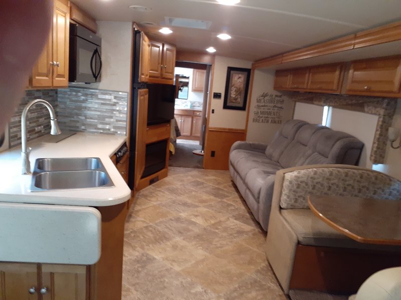 2016 Winnebago Sunstar LX 35F, Class A Gas RV For Sale By Owner in Sacramento, California