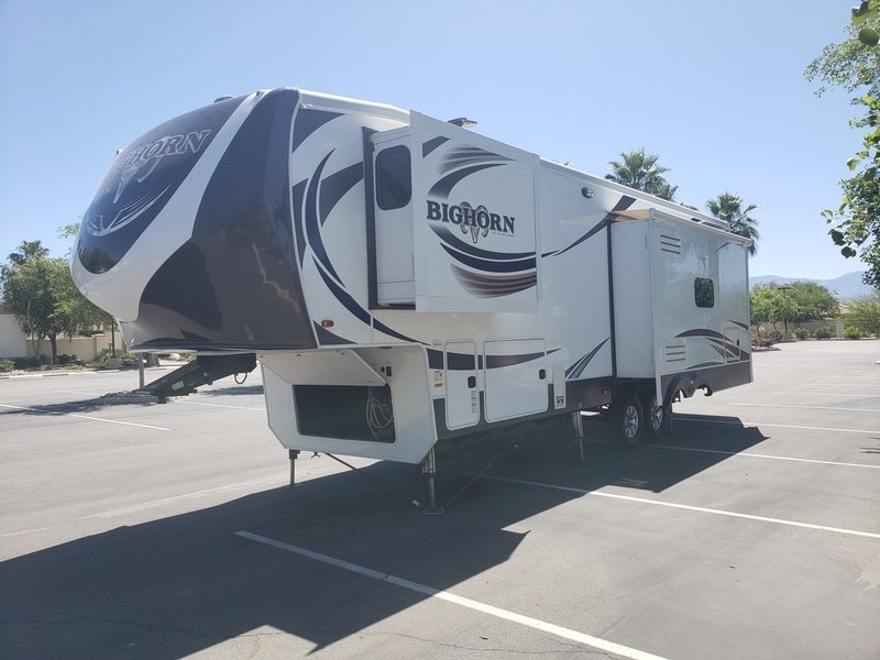 2017 Heartland Bighorn 3160EL, 5th Wheels RV For Sale By Owner in Indio