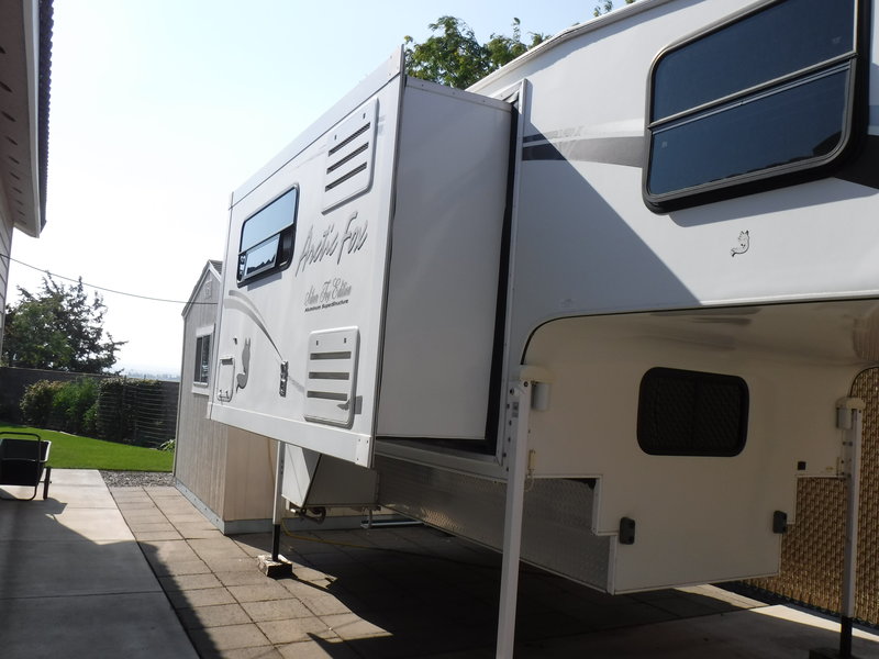 2005 Arctic Fox Arctic Fox Silver Fox 990, Truck Campers RV For Sale By