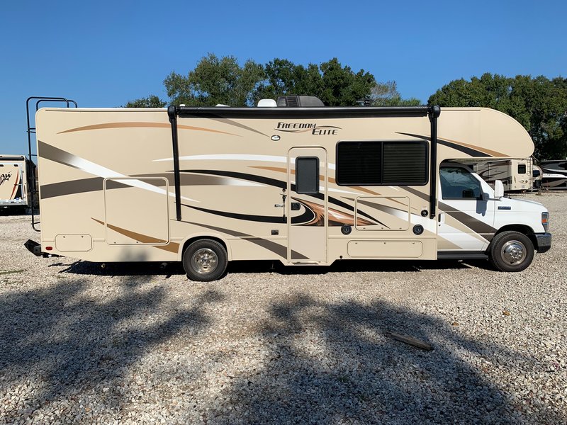 2016 Thor Motor Coach Freedom Elite 29FE, Class C RV For Sale By Owner in Poinciana, Florida 2016 Thor Motor Coach Freedom Elite 29fe