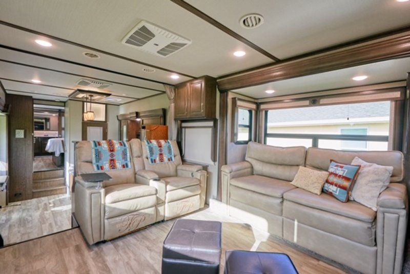 2021 Grand Design Solitude 380FLR, 5th Wheels RV For Sale By Owner in