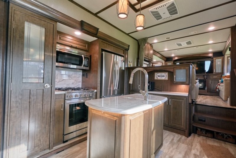 2021 Grand Design Solitude 380FLR, 5th Wheels RV For Sale By Owner in