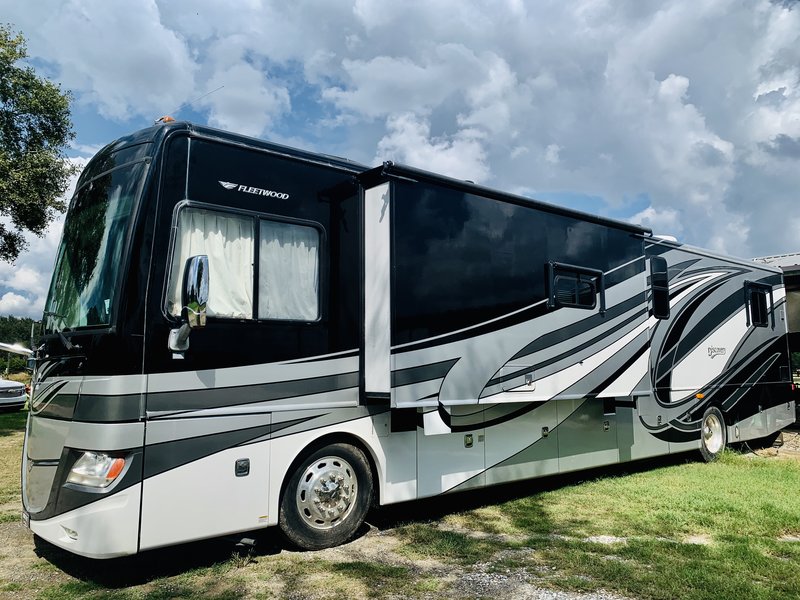 2012 Fleetwood Discovery 40G, Class A Diesel RV For Sale By Owner in