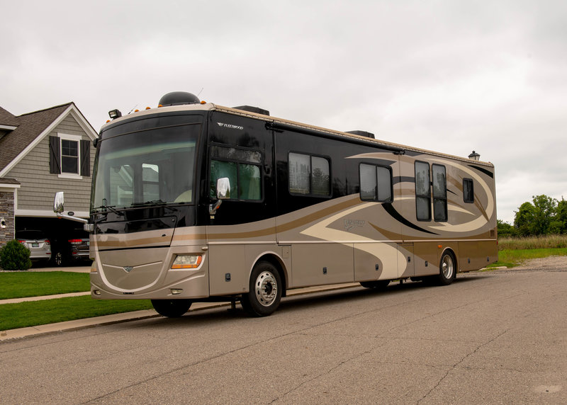 2008 Fleetwood Discovery 40X, Class A Diesel RV For Sale By Owner in