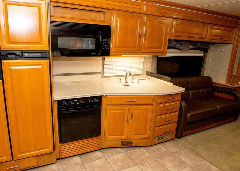 2008 Fleetwood Discovery 40X, Class A Diesel RV For Sale By Owner in