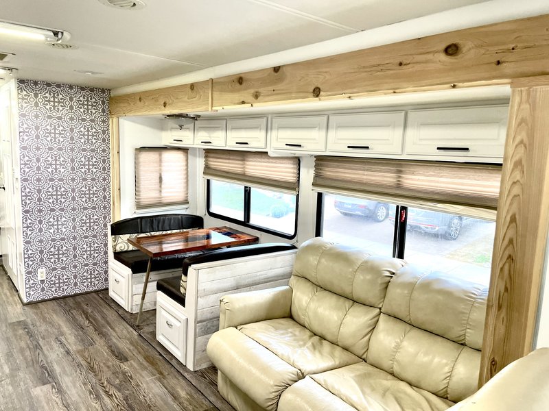 2007 Mandalay Valencia, Class A Diesel RV For Sale By Owner in Reno