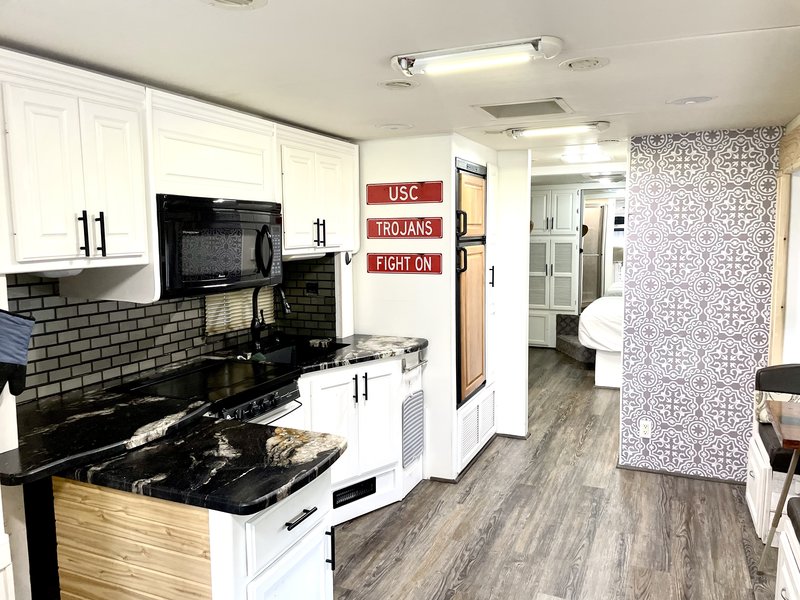 2007 Mandalay Valencia, Class A Diesel RV For Sale By Owner in Reno