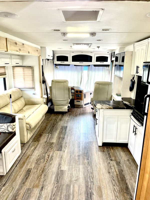 2007 Mandalay Valencia, Class A Diesel RV For Sale By Owner in Reno