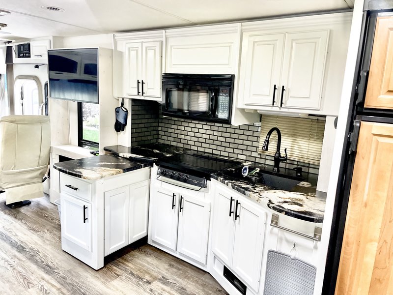 2007 Mandalay Valencia, Class A Diesel RV For Sale By Owner in Reno