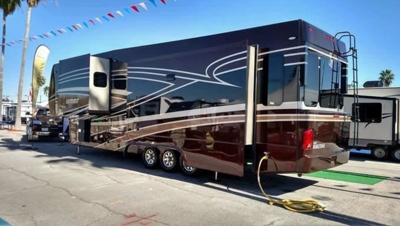 new horizons 5th wheel for sale