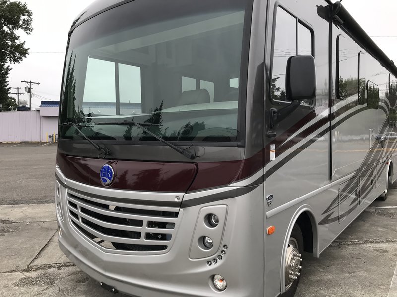 Used 2022 Holiday Rambler Admiral 34J for Sale by Owner in Lakewood