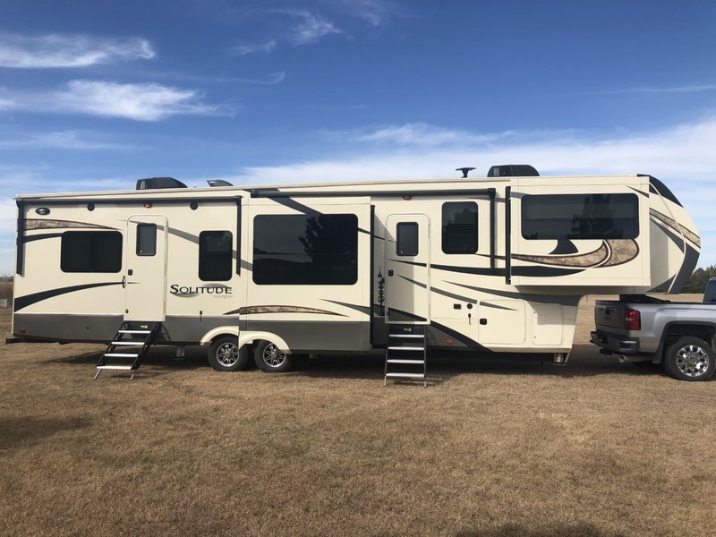 2017 Grand Design Solitude ST379FLSR, 5th Wheels RV For Sale By Owner