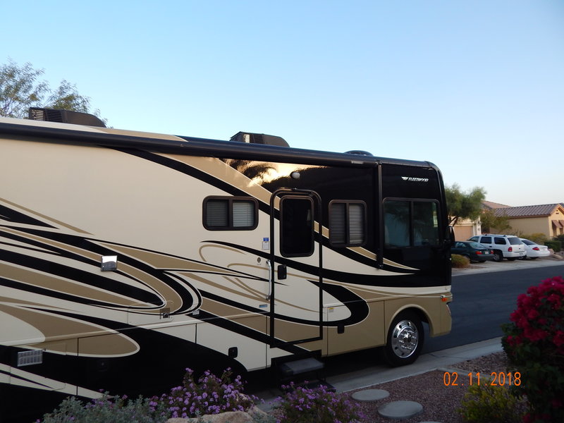 2010 Fleetwood Bounder 35H, Class A Gas RV For Sale By Owner in Indio