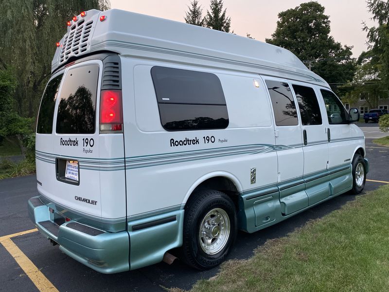 2002 Roadtrek Popular 190, Class B RV For Sale in Beach Park, Illinois