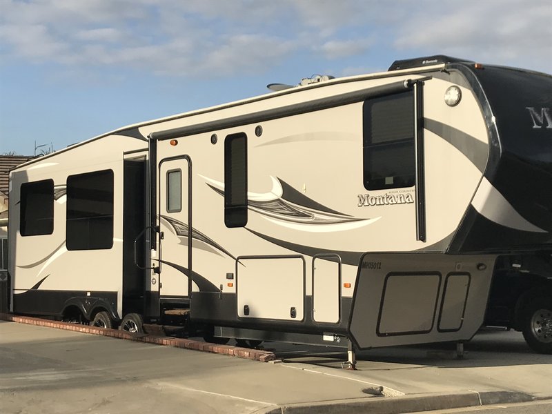 2015 Keystone Montana High Country 353RL, 5th Wheels RV For Sale By