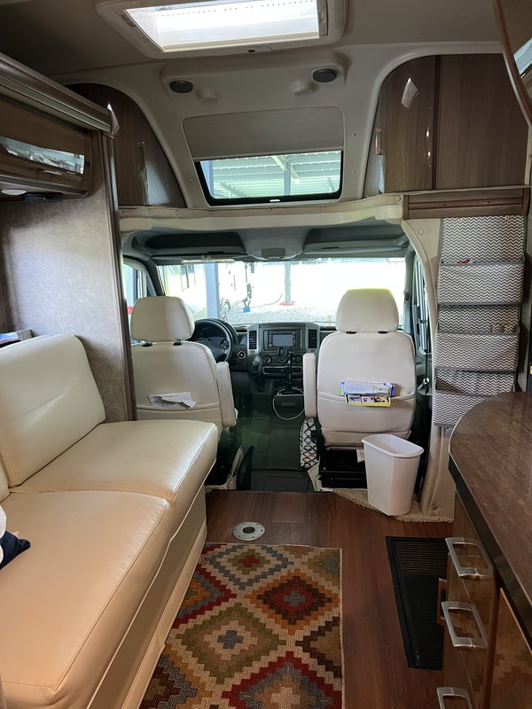 2014 Winnebago View Profile G queen size bed slide out, Class A