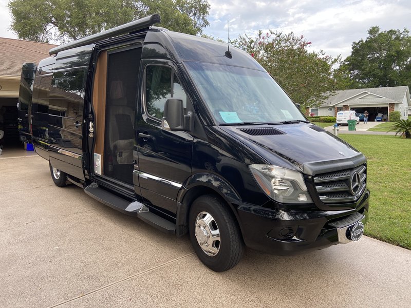Used 2014 Winnebago Era 70X for Sale by Owner in Zephyrhills, Florida RVT