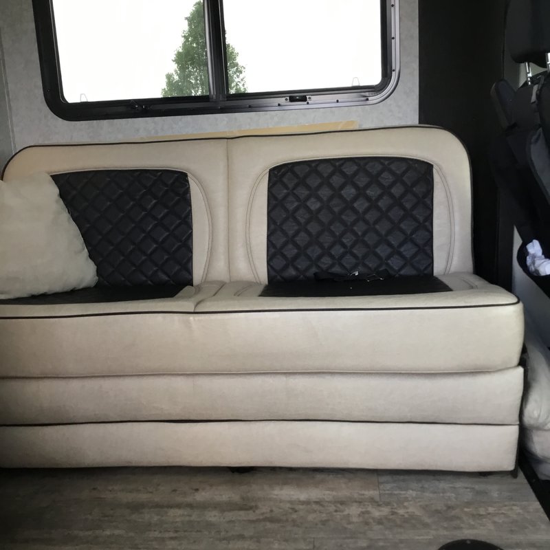 2015 Dynamax Rev TB, Class C RV For Sale By Owner in West harrison