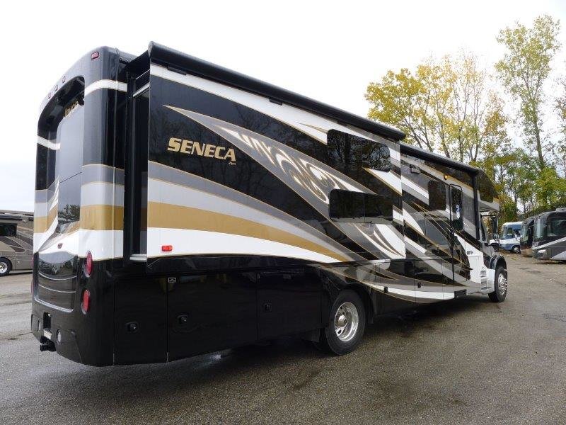 2018 Jayco Seneca 37fs, Class C RV For Sale By Owner in Roscoe, New