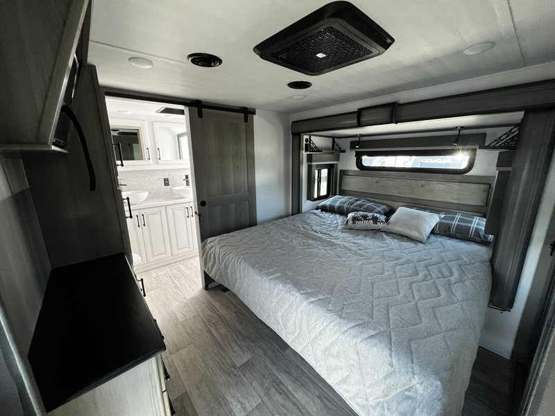 Used 2022 Keystone Montana 3761 FL for Sale by Owner in Tillamook