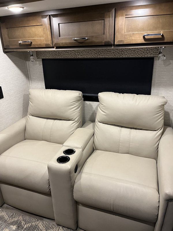 Used 2021 Tiffin Wayfarer 25RW for Sale by Owner in Granbury, Texas RVT