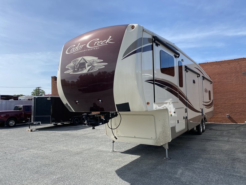 2018 Forest River Cedar Creek Hathaway 38FLX, 5th Wheels RV For Sale By Owner in Boonville Forest River Cedar Creek Hathaway 38flx For Sale