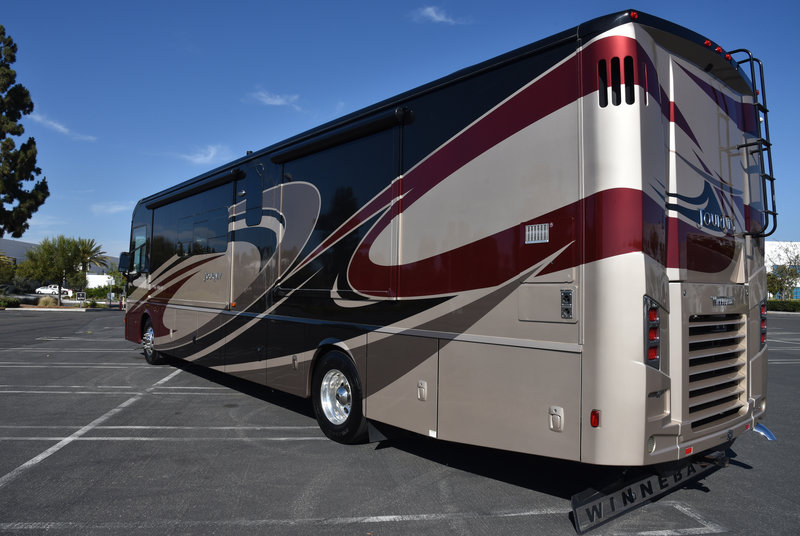 2017 Winnebago Journey 40R, Class A Diesel RV For Sale By Owner in