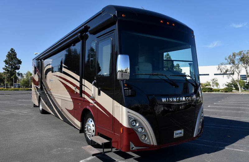 2017 Winnebago Journey 40R, Class A Diesel RV For Sale By Owner in