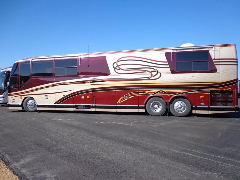 1999 Prevost Featherlite H345, Class A Diesel RV For Sale By Owner in Richfield, Minnesota