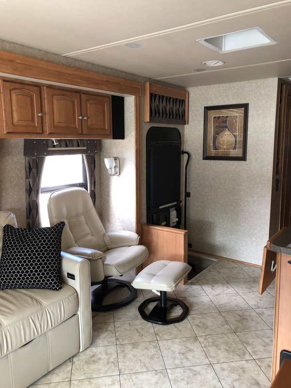 2011 Winnebago Adventurer 37F, Class A - Gas RV For Sale By Owner in ...