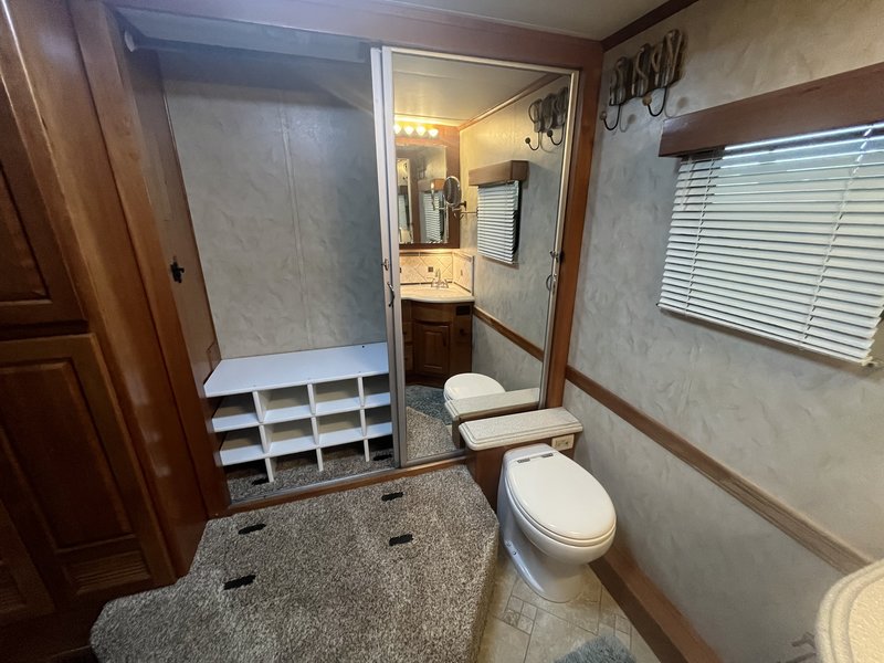2009 Monaco Camelot DSQ, Class A Diesel RV For Sale By Owner in
