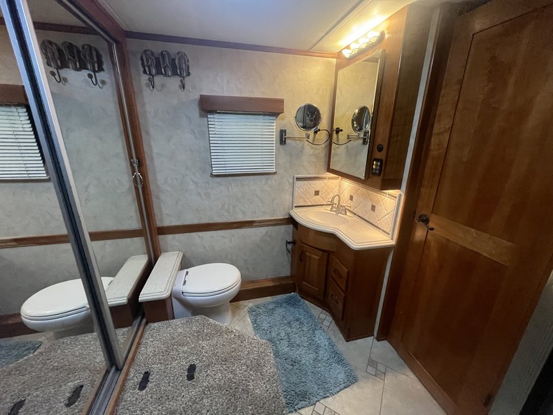 2009 Monaco Camelot DSQ, Class A Diesel RV For Sale By Owner in