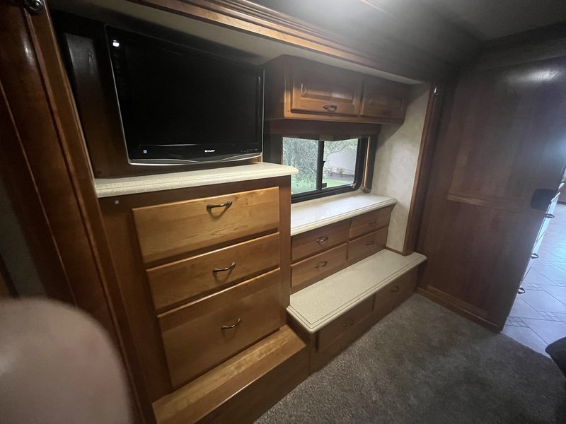 2009 Monaco Camelot DSQ, Class A Diesel RV For Sale By Owner in
