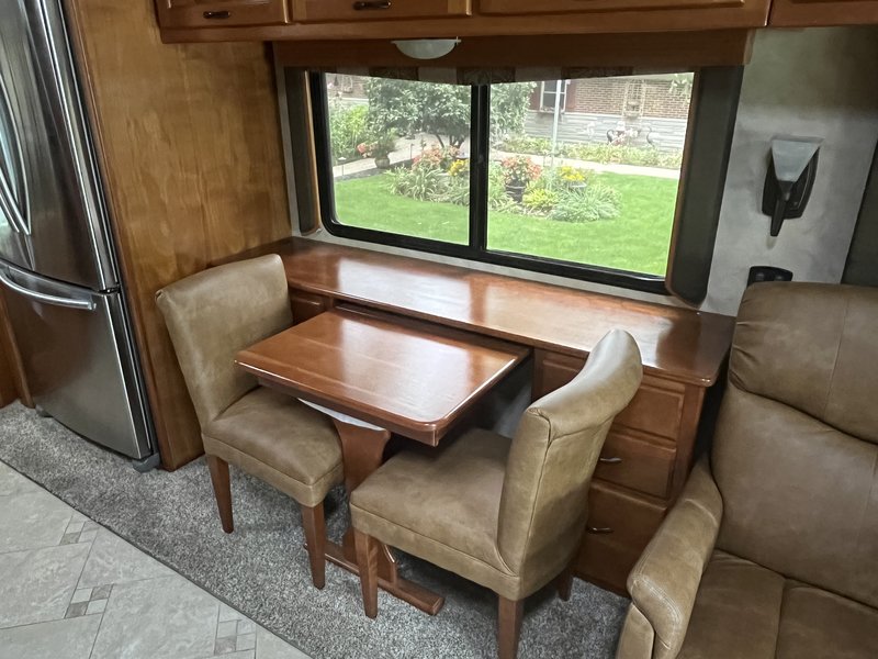 2009 Monaco Camelot DSQ, Class A Diesel RV For Sale By Owner in