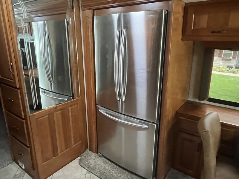 2009 Monaco Camelot DSQ, Class A Diesel RV For Sale By Owner in