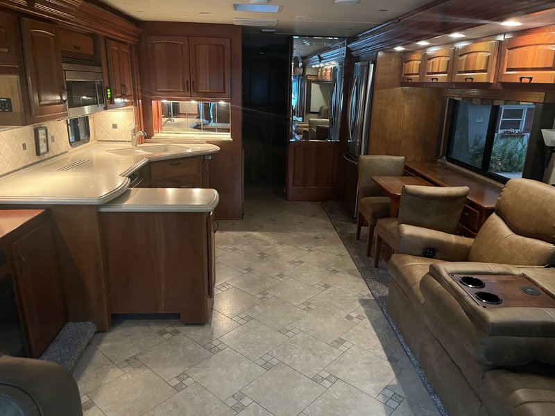 2009 Monaco Camelot DSQ, Class A Diesel RV For Sale By Owner in
