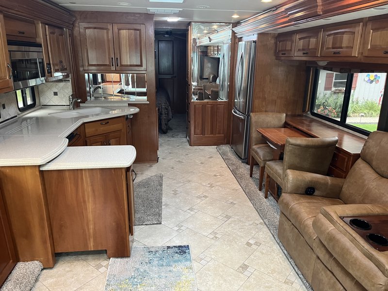 2009 Monaco Camelot DSQ, Class A Diesel RV For Sale By Owner in