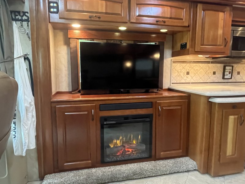 2009 Monaco Camelot DSQ, Class A Diesel RV For Sale By Owner in