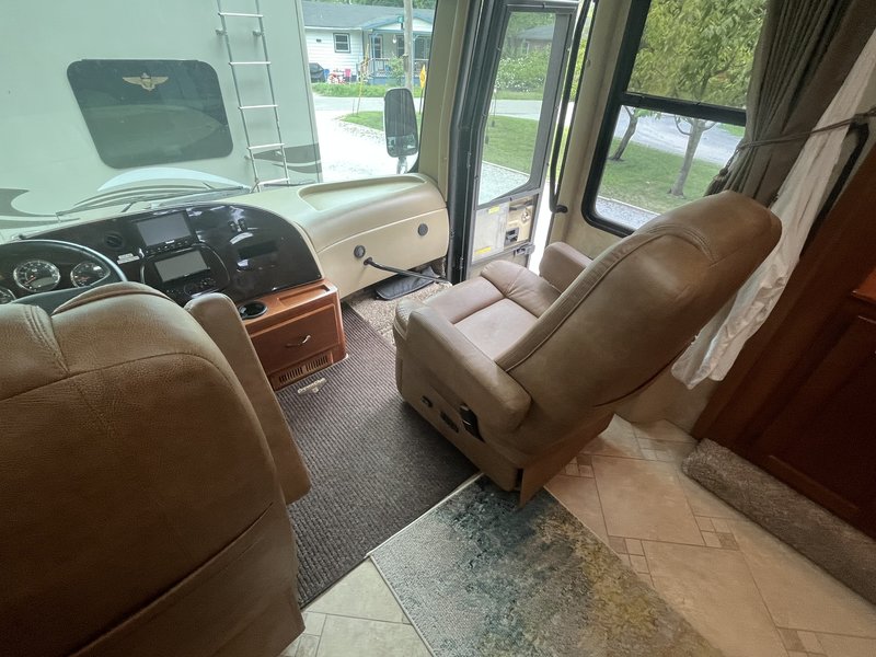 2009 Monaco Camelot DSQ, Class A Diesel RV For Sale By Owner in