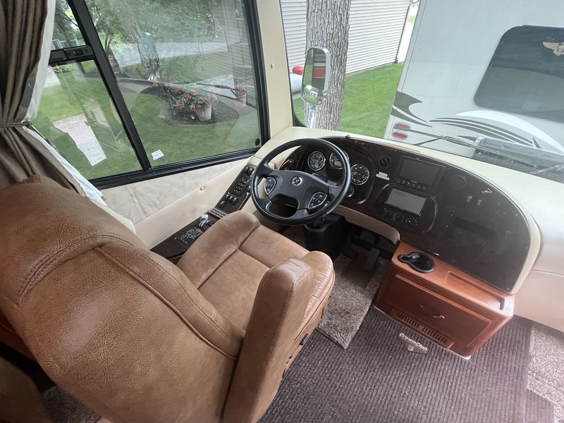2009 Monaco Camelot DSQ, Class A Diesel RV For Sale By Owner in