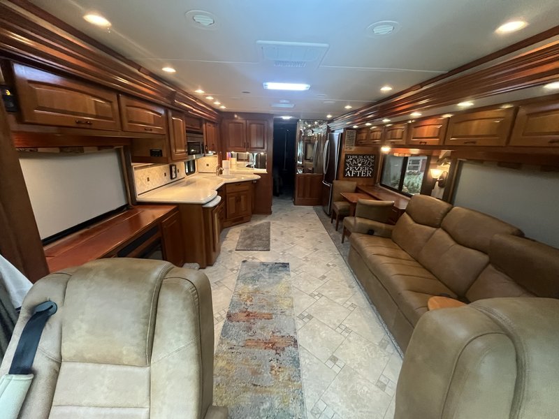 2009 Monaco Camelot DSQ, Class A Diesel RV For Sale By Owner in