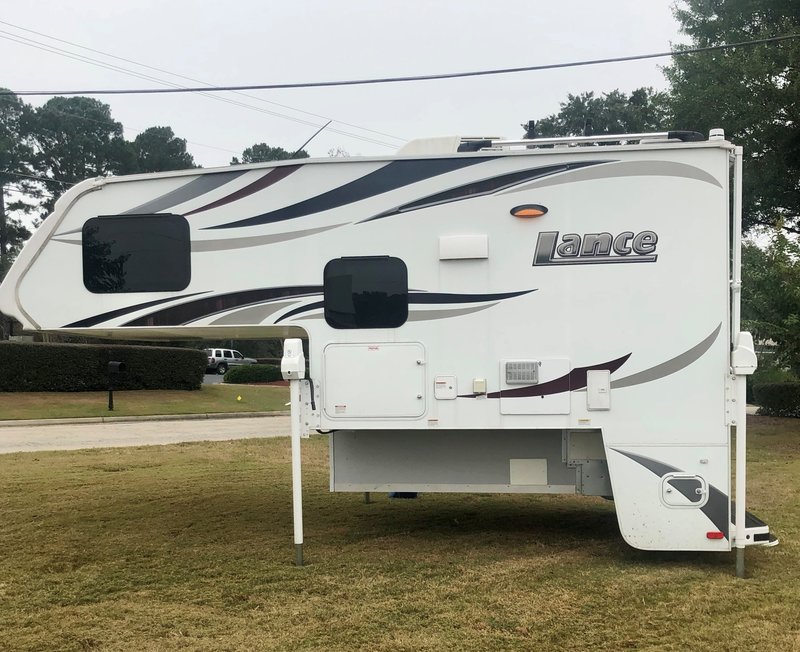 2018 Lance 855S, Truck Campers RV For Sale By Owner in Oakwood,